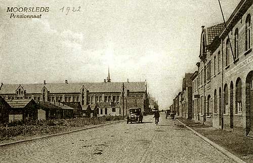 het pensionaatsgebouw herrijst uit zijn as (1922)