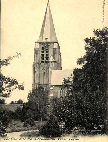 de kerk van Moorslede vanuit de pensionaatstuin