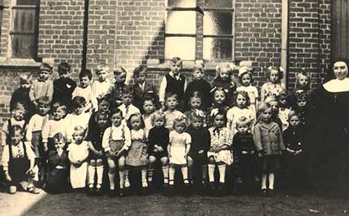 bewaarschool van Zr Cyrilla schooljaar 1944-45